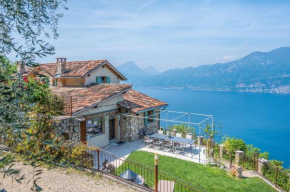 Villa Mit Schönem Seepanorama Und Naturteich
